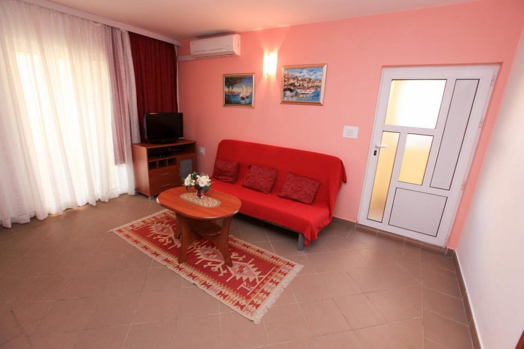 Apartments Franc Povljana Pokój zdjęcie