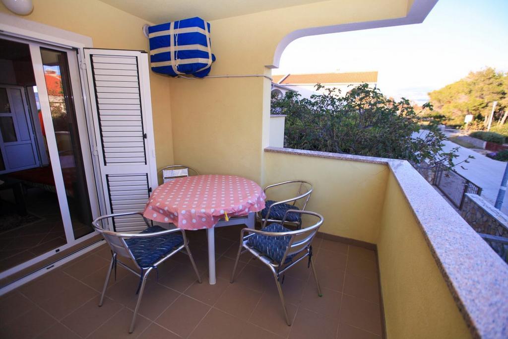 Apartments Franc Povljana Pokój zdjęcie
