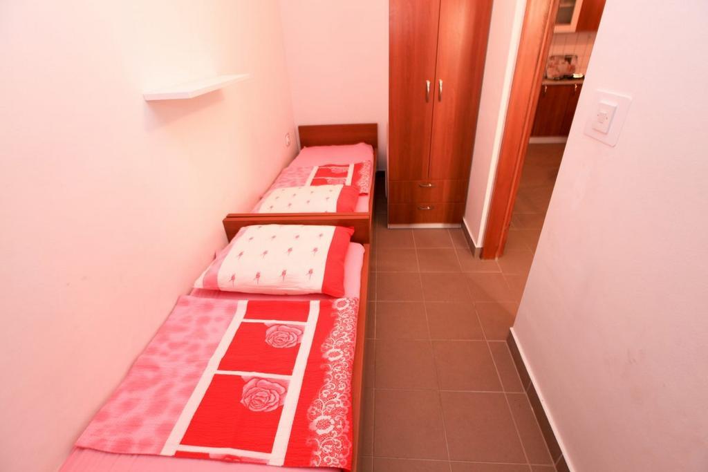 Apartments Franc Povljana Pokój zdjęcie