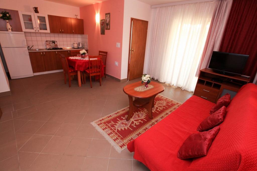 Apartments Franc Povljana Pokój zdjęcie