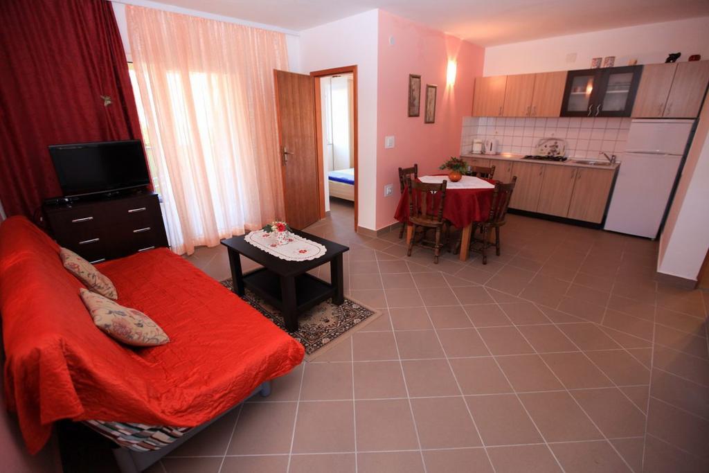Apartments Franc Povljana Pokój zdjęcie