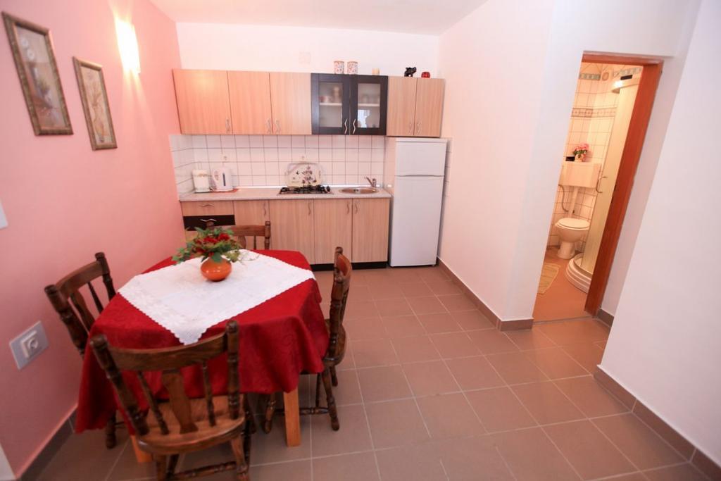 Apartments Franc Povljana Pokój zdjęcie