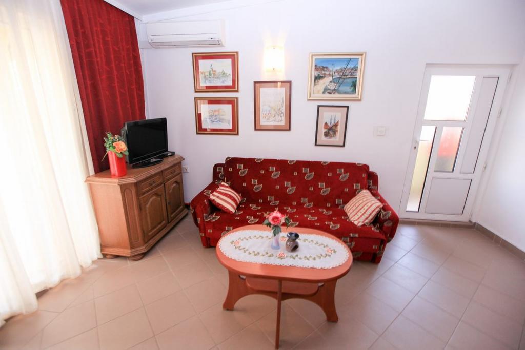 Apartments Franc Povljana Pokój zdjęcie