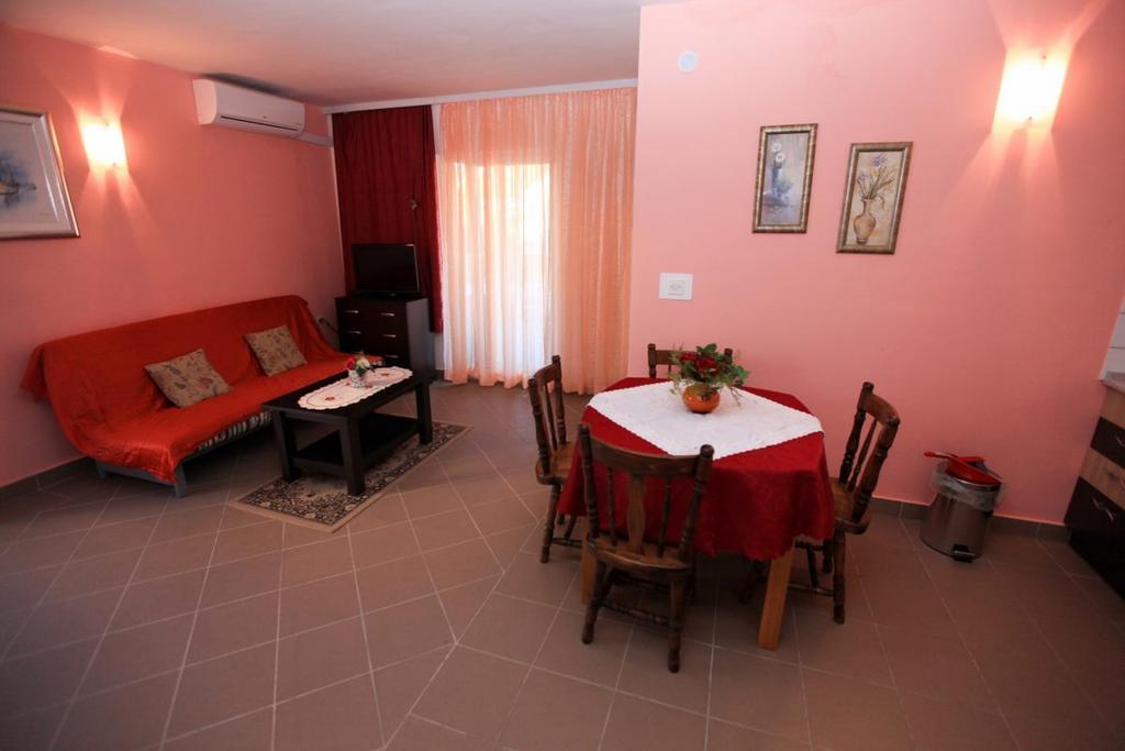 Apartments Franc Povljana Pokój zdjęcie